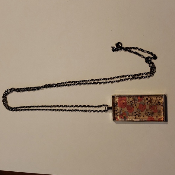 Handcrafted Skull and Flowers Pendent. - Picture 2 of 3